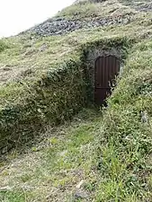 Entrée est de la galerie d'exploration du tumulus (1900-1906).