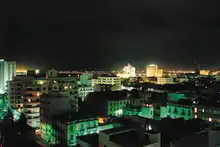Photo de Tunis pendant la nuit.