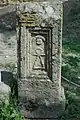 Stèle avec signe de Tanit et symboles astraux.