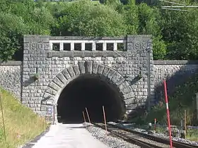 Vue de la tête du tunnel du Mont-d'Or en gare des Longevilles - Rochejean.