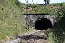 Tête sud du tunnel du col de Mallet située à 500 mètres de la gare de Talizat.