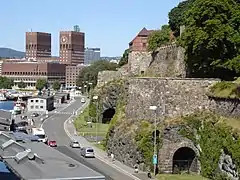 Les ouvrages d'art survivent souvent à la ligne, comme ici les tunnels sur le tracé de la voie menant anciennement au port d'Oslo.