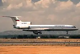 Un Tupolev Tu-154B-2 similaire à l'avion accidenté (photo prise au Portugal en 1996)