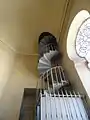 Escalier pour monter en haut d'une tour