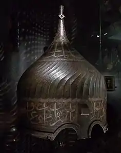 Turquie ou Iran, 15e-16e siècle. Casque turban (en). Alliage ferreux incrusté d'argent