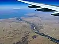 La rivière Turkwel et le lac Turkana vus d'avion.