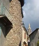 La tour du « château » et le clocher de l'église.