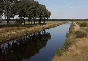 Près de Nieuw-Dordrecht, fossé dans un paysage de tourbe.