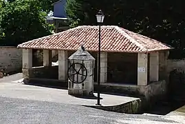 Lavoir et puits.