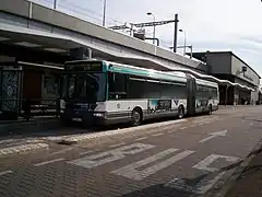 Un bus TVM au départ de Saint-Maur — Créteil en direction d'Antony - La Croix de Berny.