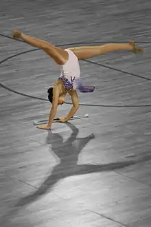 Description de l'image Twirling baton.jpg.