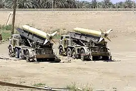 Deux lance-missiles tactiques SRBM "sol-sol" Laith-90, dérivé irakien du FROG-7 soviétique, de 90 km de portée, mis en œuvre par la Garde Républicaine, capturés en 2003.