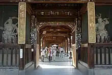 Entrée du kairō de Zentsū-ji.
