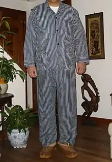 Photo d'un homme en pyjama.