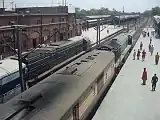 Un quai d'une gare pakistanaise.