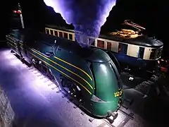 La locomotive à vapeur 12.004 et l'AM 35.