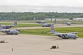 C-130H Hercules de la 182d Airlift Wing de l'Illinois Air National Guard au roulage à Peoria Air National Guard Base en 2013.