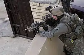 Un ranger en couverture en Irak en 2006.