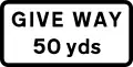 Plaque utilisée avec le signe GIVE WAY (Cédez-le-passage)  pour donner la distance à la ligne GIVE WAY