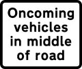 Les gros véhicules sont susceptibles de se trouver au milieu de la route en raison de l'étroitesse de la chaussée