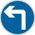 La circulation des véhicules doit tourner en avant dans le sens indiqué par la flèche