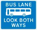 Voie de bus avec le trafic procédant des deux directions (avertissement pour les piétons)
