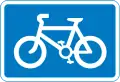 Route recommandée pour les vélos sur la voie principale d'une route