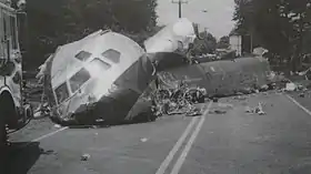 L'avant de l'avion, séparé du reste des débris après de multiples impacts avec des arbres.