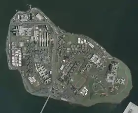 Orthophotographie de l'île Rikers Island et de sa prison.