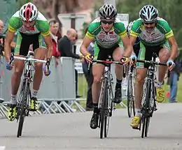 À droite, lors des Championnats de Midi-Pyrénées élite à Montauban en 2012 où il termine 9e.