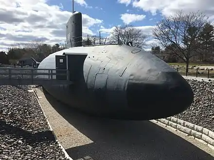 Coque de l'Albacore exposée après transformation en bateau-musée