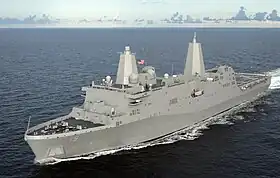 L'USS Mesa Verde lors de ses essais à la mer (décembre 2007).