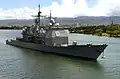 USS Lake Champlain quittant le port de Pearl Harbor