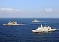 L’Absalon, naviguant avec les navires Américains USS Vella Gulf (CG 72) et USS Mahan (DDG 72) dans le golfe d'Aden le 20 février 2009.