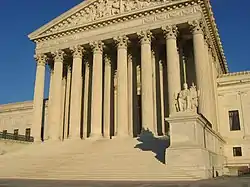Portique de la Cour suprême des États-Unis à Washington.