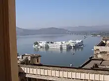 Le Jag Niwas devenu le Lake Palace Hotel sur le lac Pichola