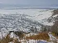 Vue en hiver du village de Tchendek prise des pentes des monts de la Terekta