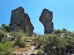 Une partie imposante des ruines du château d'Ultrera.