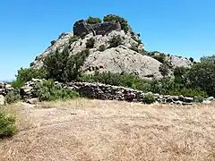 Vue vers le château depuis le "Coll del Buc", où s'est situé le "premier four solaire au monde".