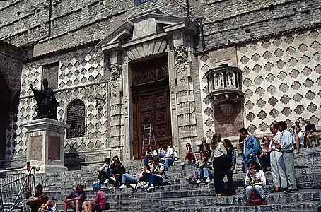 Portail de la cathédrale San Lorenzo à Pérouse.