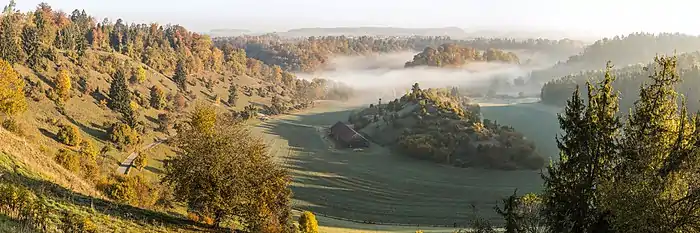 Une vallée douce ensolleillée.