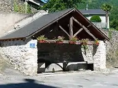 Le lavoir près de l'église.