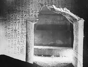 mur couvert de hiéroglyphes