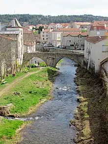 Pont vieux sur le Langouyrou à Langogne.