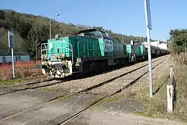 Unité multiple de BB 60000 en tête d'un train de céréales à Canteleu (rive droite du port de Rouen).