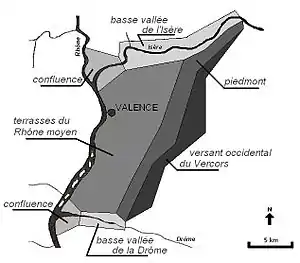 Croquis. Est en ouest : Vercors, son piémont, terrasses alluviales du Valentinois, basses vallées de l'Isère et la Drôme