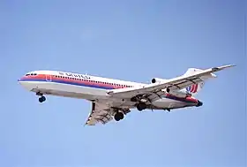 Un Boeing 727-200 de United Airlines à l'atterrissage en 1995.