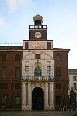Université catholique de Milan, façade