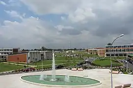 Grande fontaine dans le nord du campus (2012).