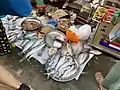 Exemple d'étal de marché humide ne respectant pas les règles basiques d'hygiène (Chinatown de Yangon).